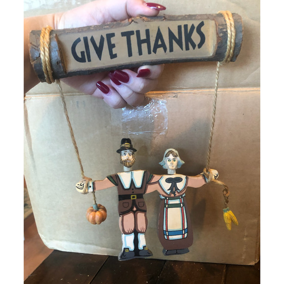Terry's Village Thanksgiving Give Thanks Holiday Hanging‎ Sign Pilgrim American - Picture 1 of 10